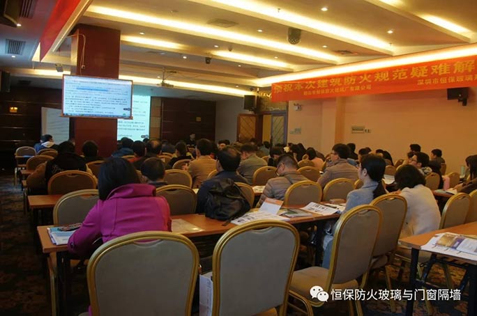 轎車冬天養(yǎng)護竅門 風擋玻璃宜用除冰劑