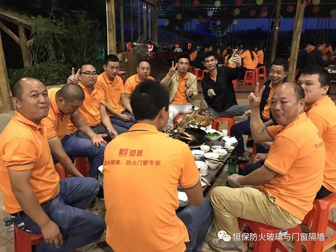 主題：“團結”與“效率”！精誠團結、再創(chuàng)新高！ --記公司在2017年10月17日組織了一場高明盈香戶外拓展旅游活動